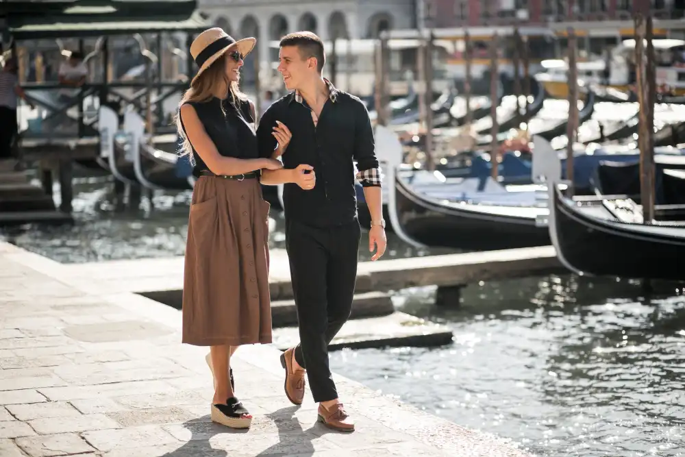 Влюбленная пара в венеции. Венеция гондолы и гондольеры. A wife in venice. A wife in venice. A wife in venice.