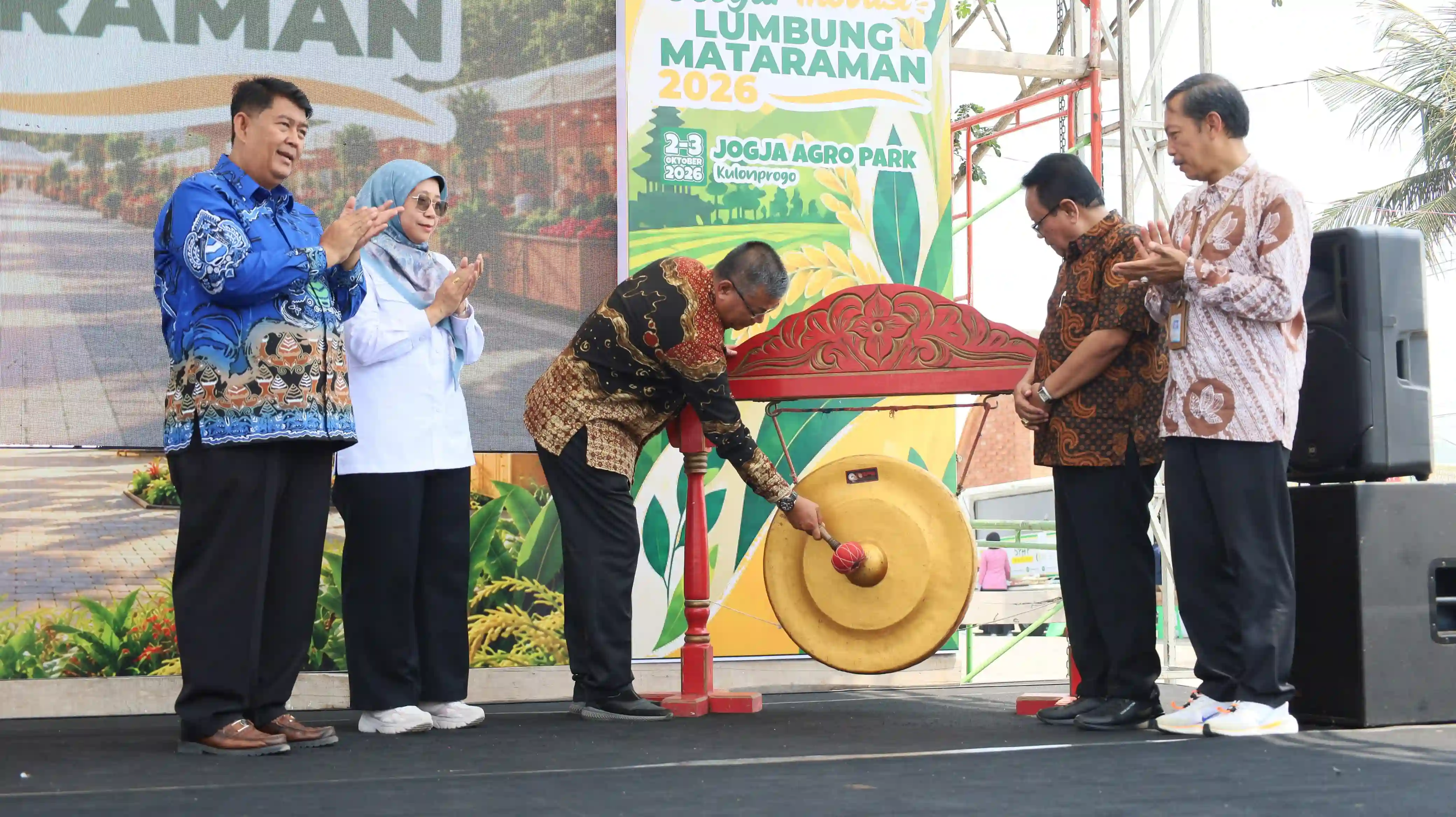 Sawah Palsu Lumbung Mataraman DIY, Cara Tanam Padi dan Ikan dalam Satu Lahan