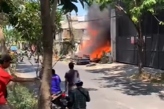 Kebakaran di Jalan Pandugo Surabaya Hari Ini, Gudang Barang Bekas Hangus Dimakan Api