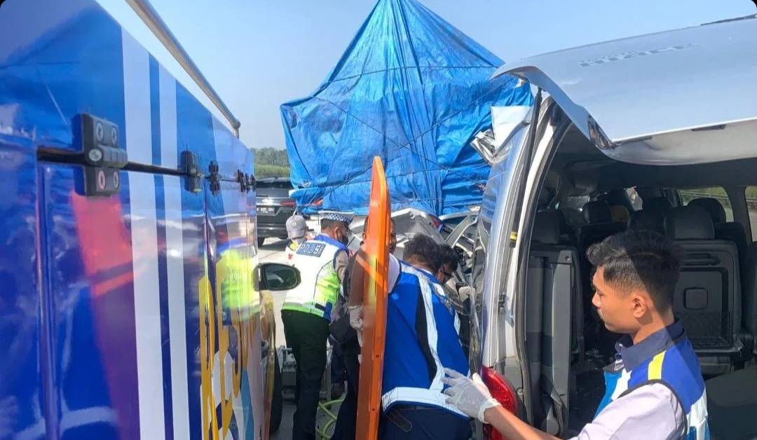 Kecelakaan di Tol Pandaan Malang Hari Ini 29 Agustus 2023, Mobil Ringsek Usai Tabrak Truk