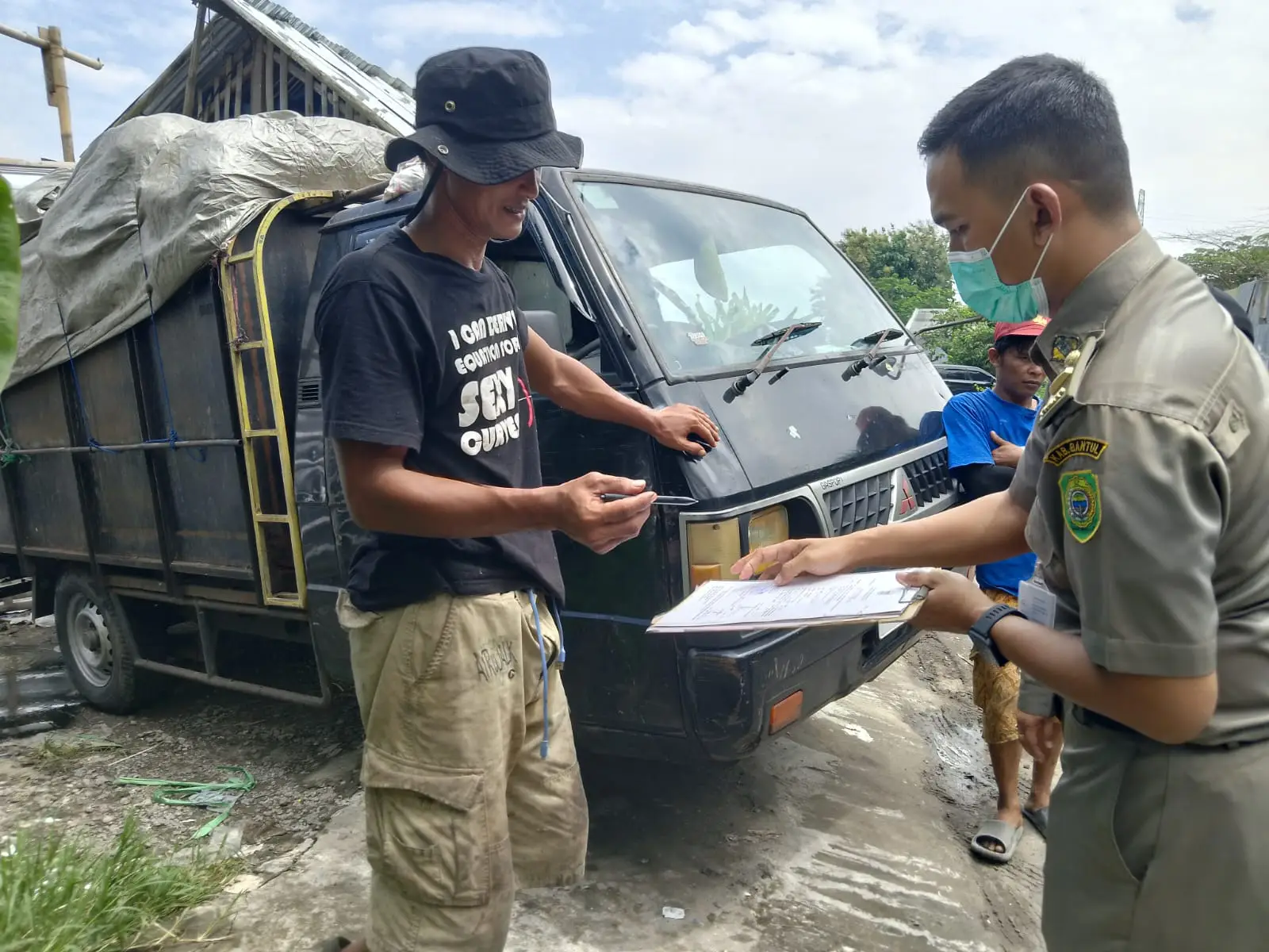 Satpol PP Bantul Segel 6 Tempat Pembakaran Sampah Ilegal di TPA Piyungan