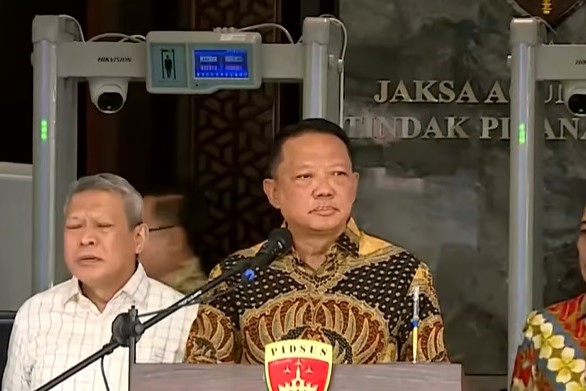 Viral Isu Eks Jampidsus FA Umrah Usai Jadi Tersangka, Kejagung Beri Penjelasan Tegas