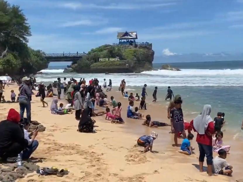 Long Weekend, Kawasan Pantai Gunungkidul Mulai Dipadati Wisatawan