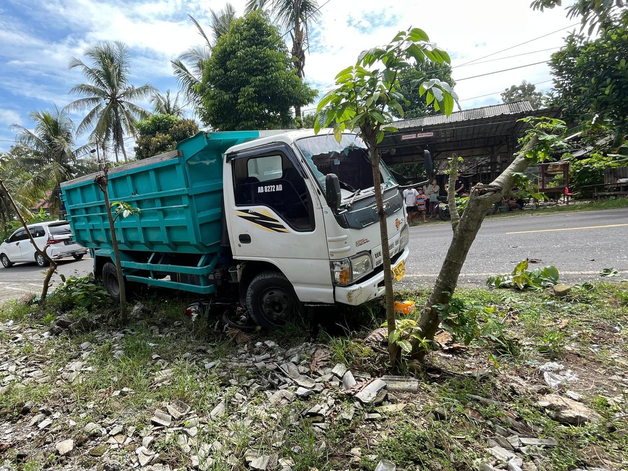 Kecelakaan Truk Vs Motor di Gunungkidul, Pengendara Motor Luka-luka