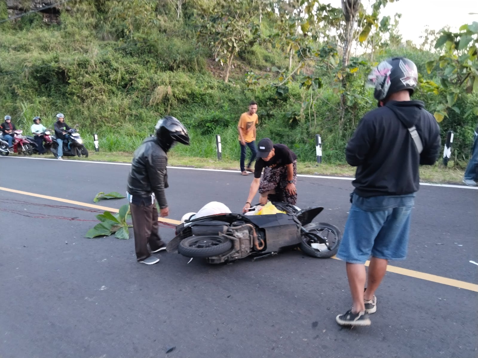 Motor Menabrak Truk di Gunungkidul, Pengendara Alami Sejumlah Luka