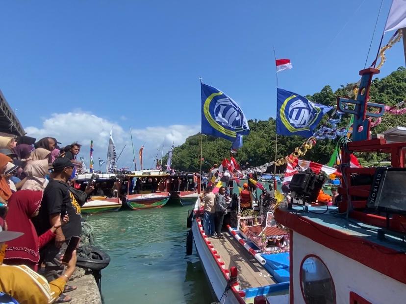 Tradisi Petik Laut Pantai Sadeng, Wujud Filosofi Kedekatan Masyarakat dengan Alam