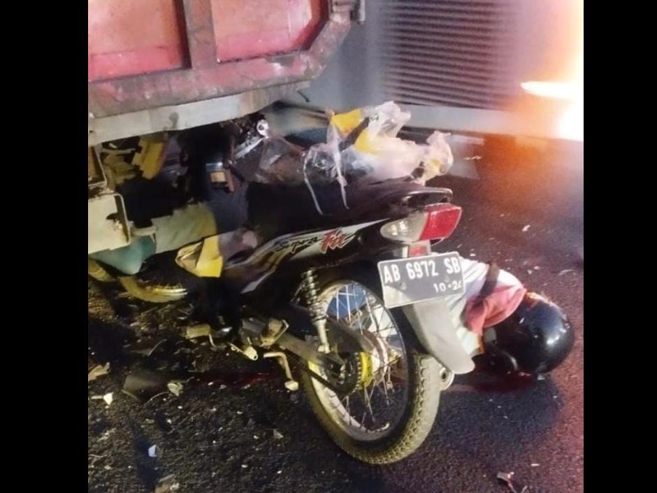 Seorang Pengendara Motor Meninggal Setelah Tabrak Truk yang Terparkir di Jalan Jogja-Wonosari
