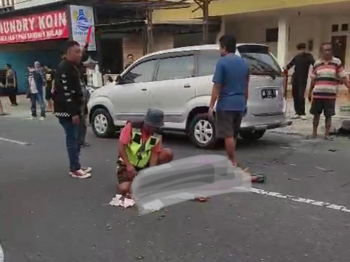 Ditabrak Pemuda di Jalan Baron, Kakek dan Nenek di Gunungkidul Dilarikan ke Rumah ...