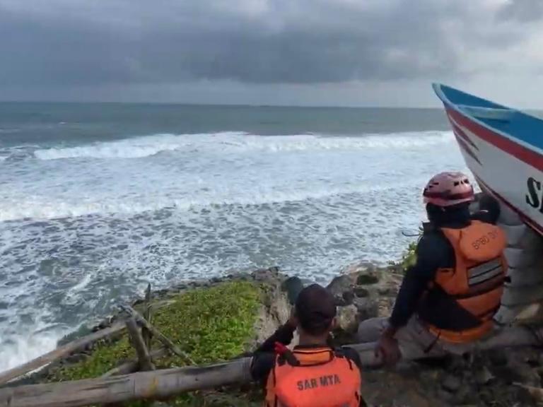Waspada Gelombang Tinggi di Pantai Selatan, Tim SAR Siagakan 60 Personil