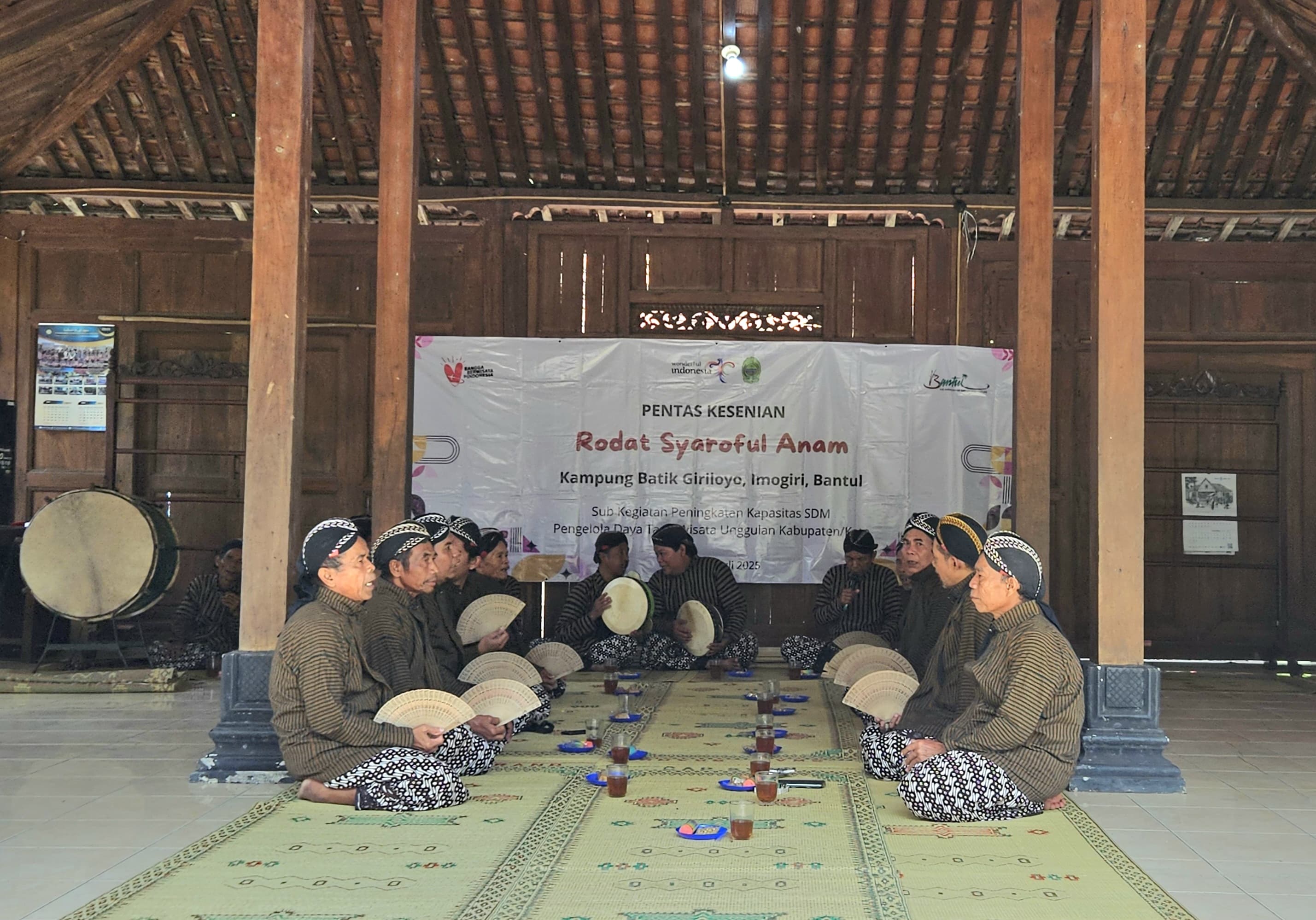Merawat Tradisi, Penampilan Rodat Syaroful Anam di Lesbumi Music Roadshow Bantul