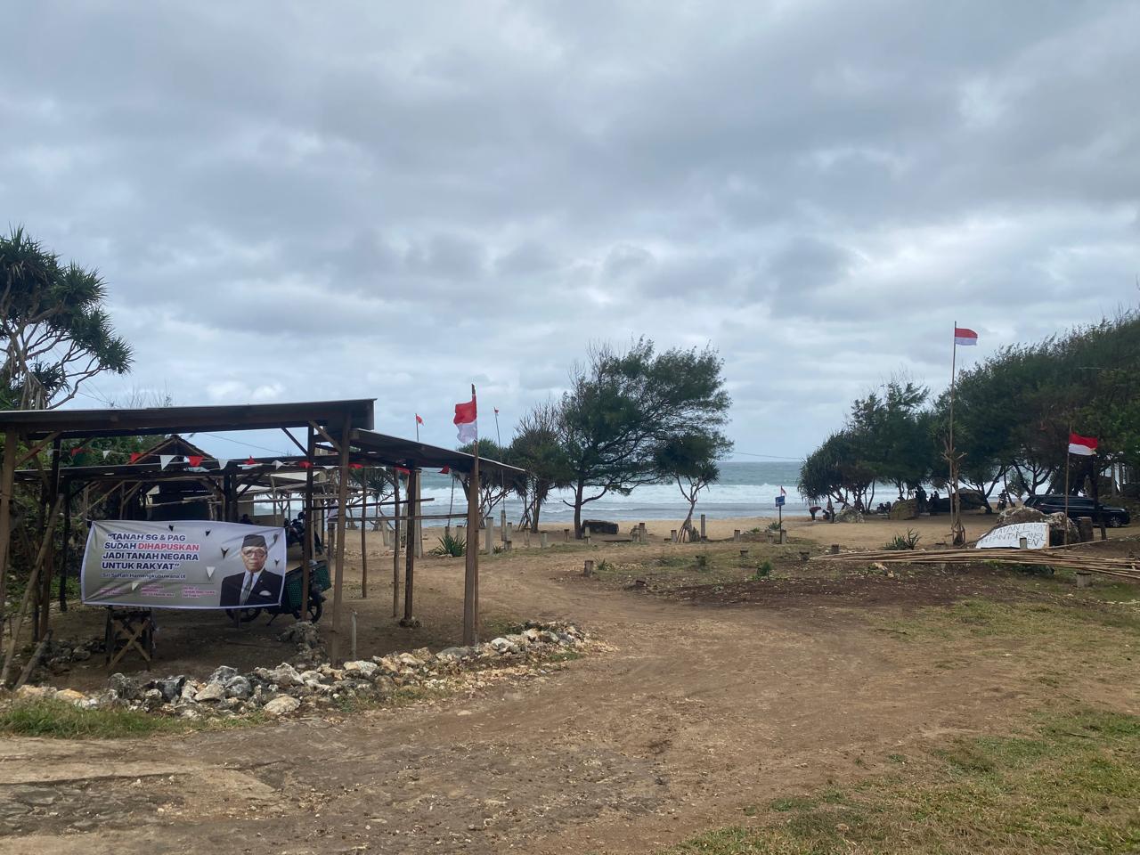 Konflik di Kawasan Pantai Sanglen Semakin Memanas, Warga Bersikukuh Tolak Pengosongan Lahan