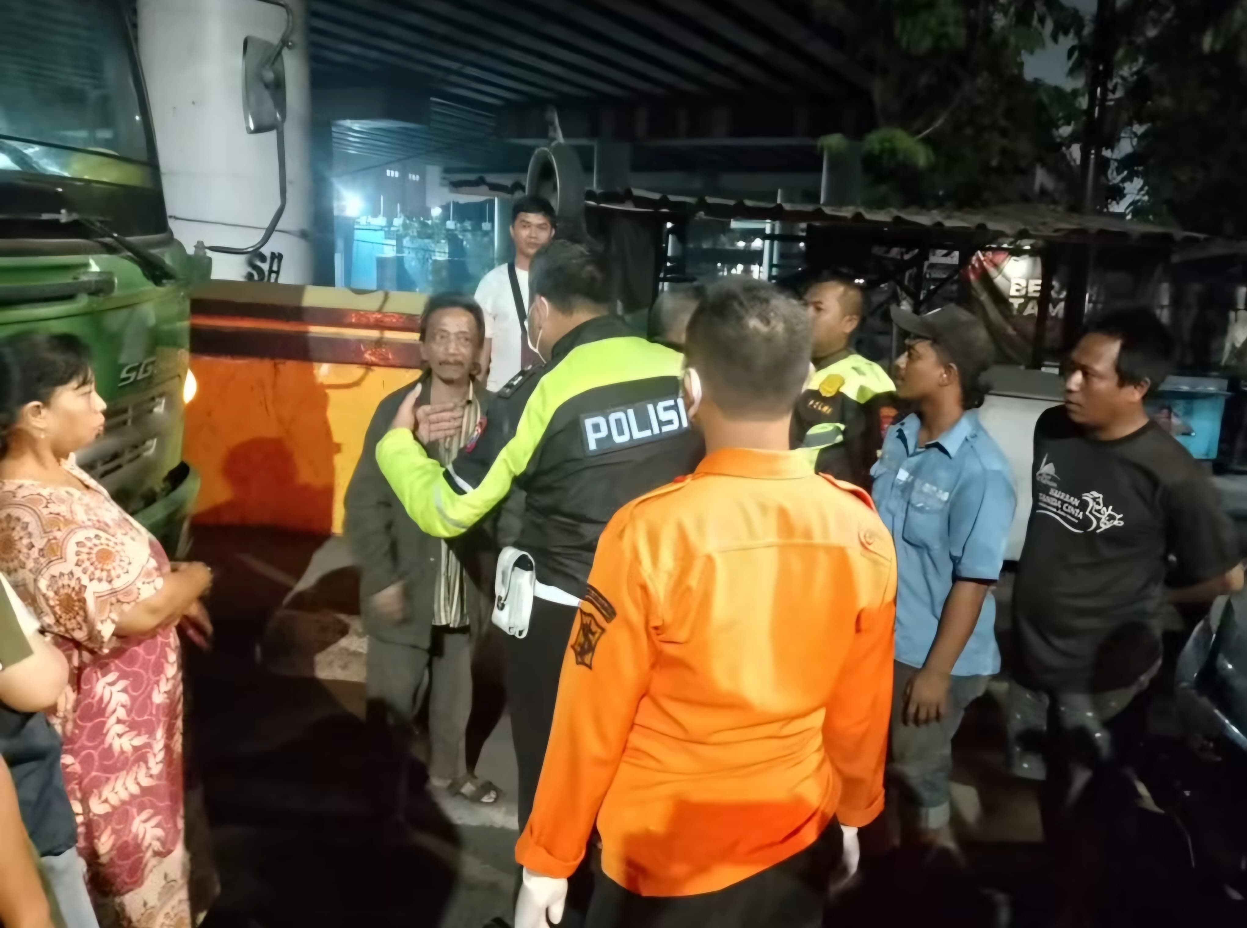 Lakalantas Motor vs Truk di Jalan Gadukan Rukun Surabaya, 2 Pengendara Tewas