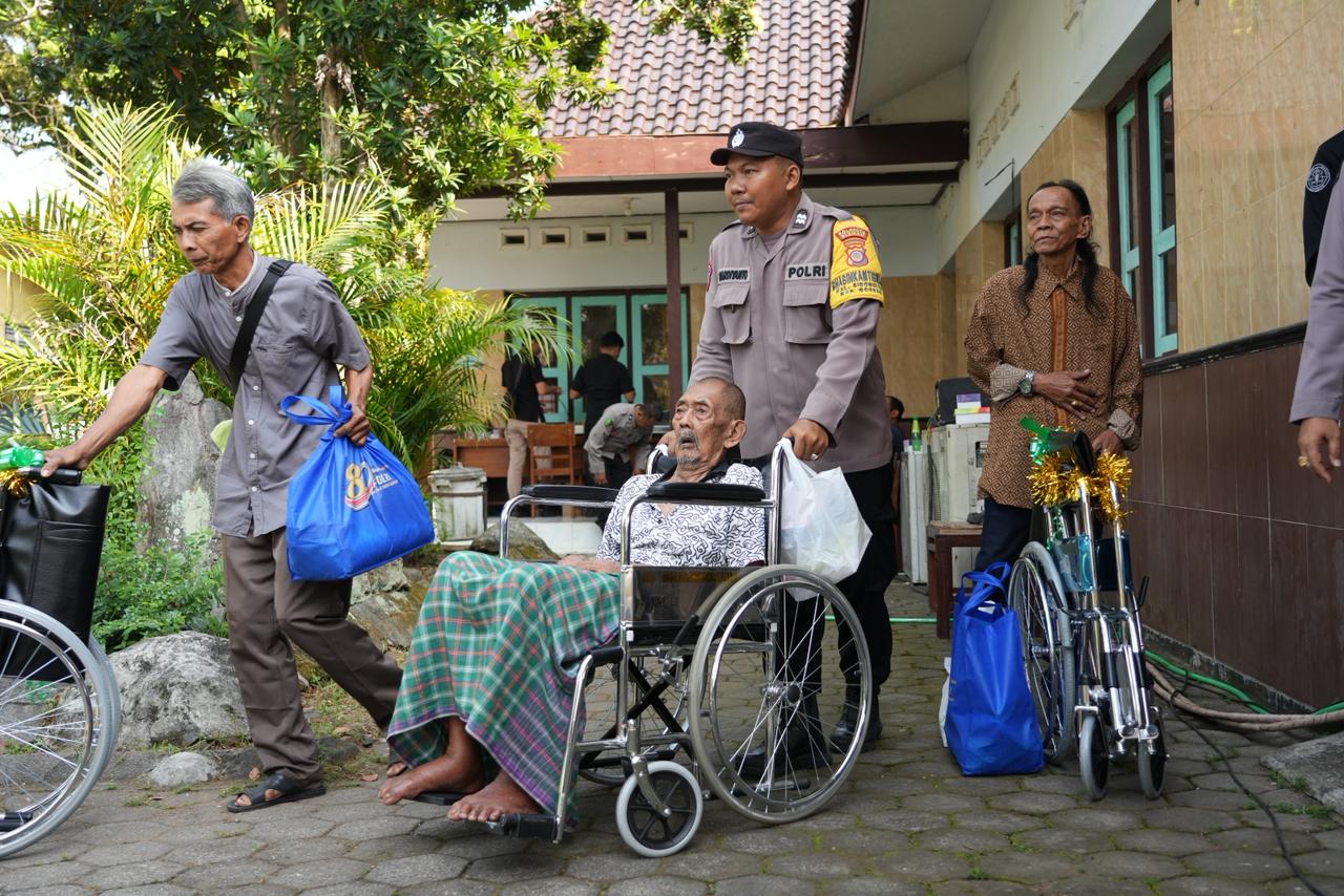 Hari Bhayangkara ke-80, Polda DIY Layani 158 Warga dengan Cek Kesehatan Gratis, Bagikan ...