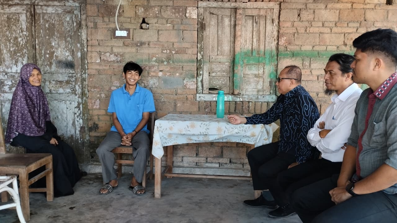 Kisah Anak Tukang Kayu Lolos Fapet UGM, Berawal dari Hobi Memelihara Kambing Kini ...