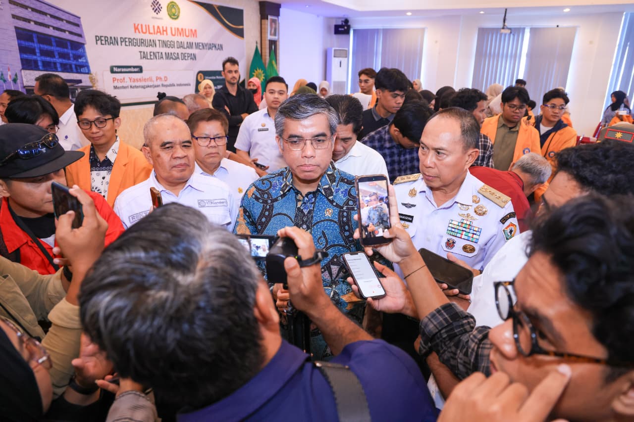 33,5 Persen Sarjana Salah Jalur Karier, Menaker Dorong Kampus Lebih Dekat dengan Industri