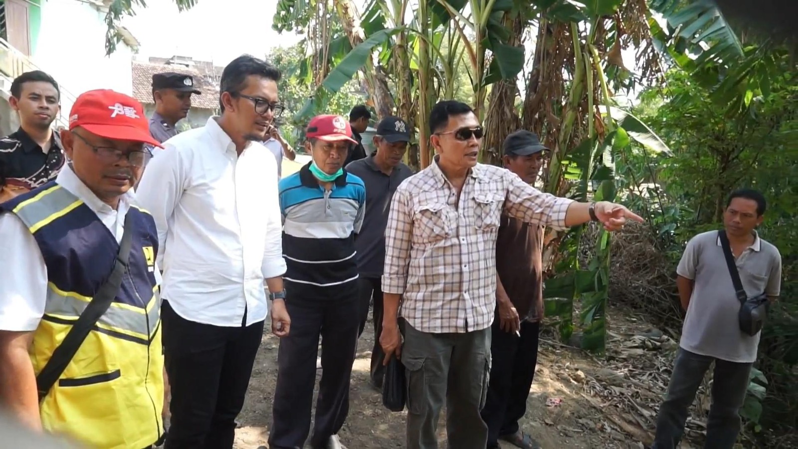 Jalan Amblas, Makam dan Ribuan Meter Tanah Wakaf Tergerus Sungai Opak, DPRD DIY ...