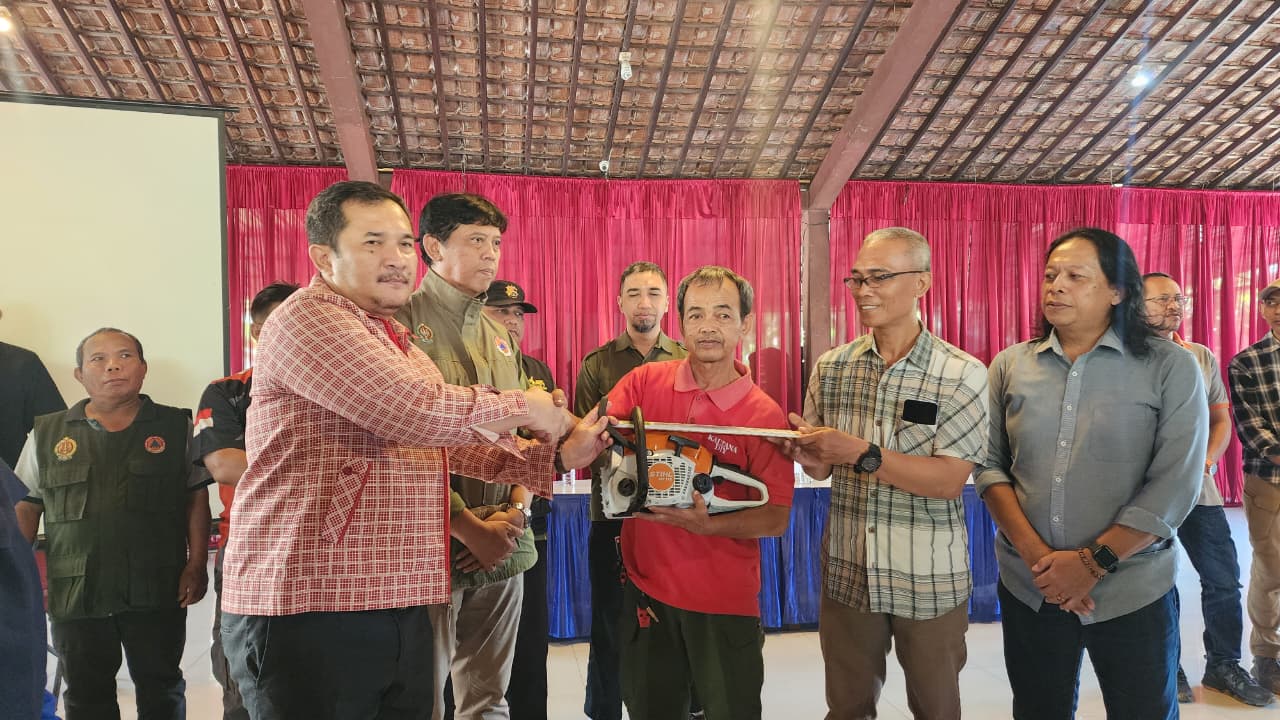 Antisipasi Ancaman Kekeringan dan El Nino, DPRD DIY Salurkan 13 Jenis Peralatan Bencana ...