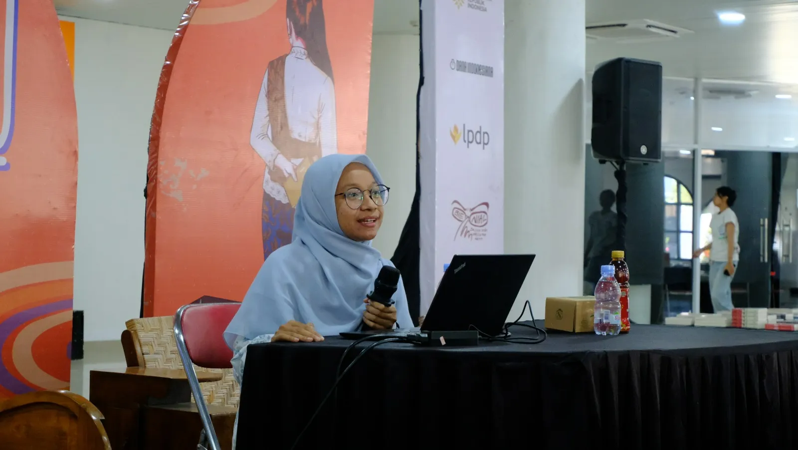 Workshop Esai FSY 2026: Via Ajeng Ajak Peserta Ubah Keganjilan Jadi Gagasan