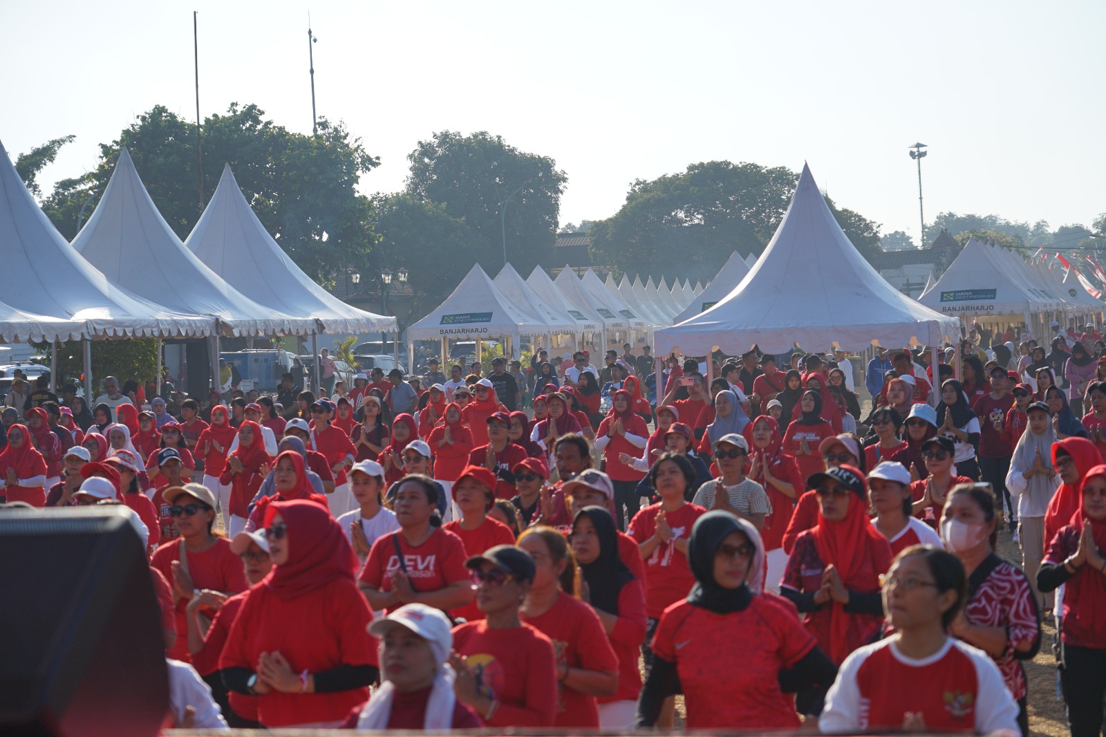 Ribuan Warga Senam di Alun-Alun Selatan Yogyakarta, My Esti: Sehat Harus Diimbangi Makanan ...
