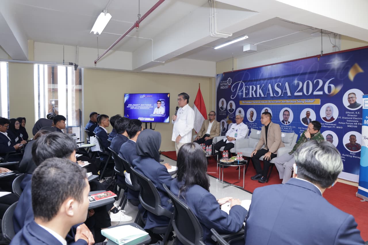 Menaker Yassierli: Jago Coding Saja Tak Cukup, Mahasiswa Vokasi Harus Punya Human Skills
