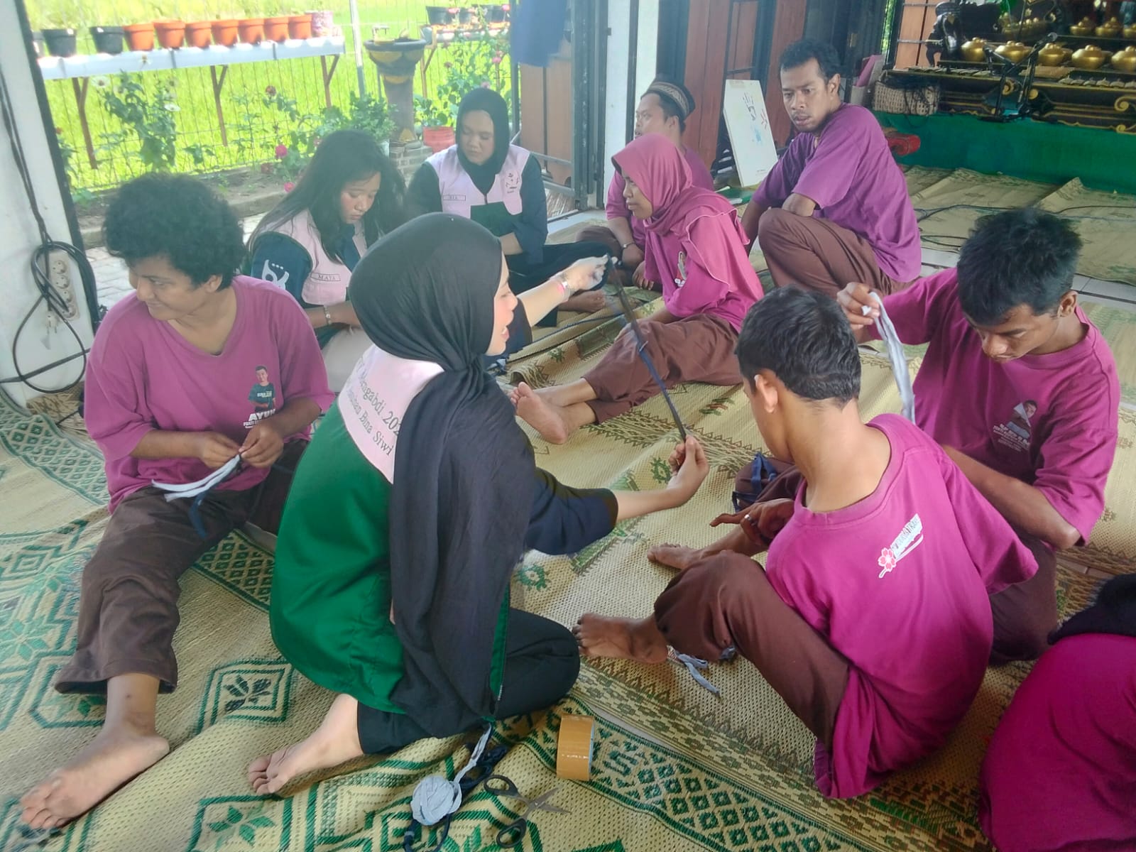 Kaos Bekas Disulap Jadi Gantungan Kunci, Siswa Disabilitas Bina Siwi Belajar Berkarya