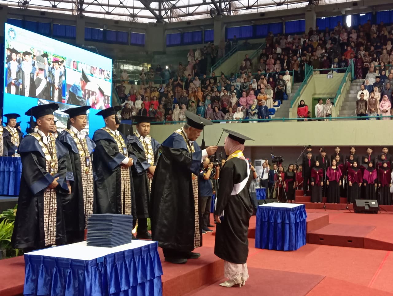 UNY Wisuda 876 Lulusan Oktober 2026, Rektor Pesan Jaga Nilai Luhur