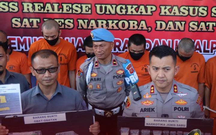 Modus Peredaran Narkoba Di Cirebon, Mulai Dari COD Hingga Menyimpan Di ...