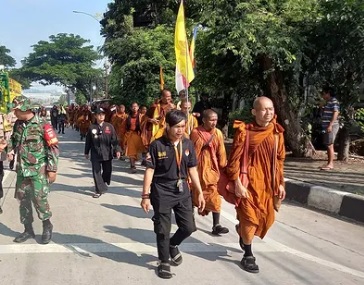 Tiba di Semarang, 36 Biksu Thudong Dijadwalkan Kunjungi Masjid Agung Kauman