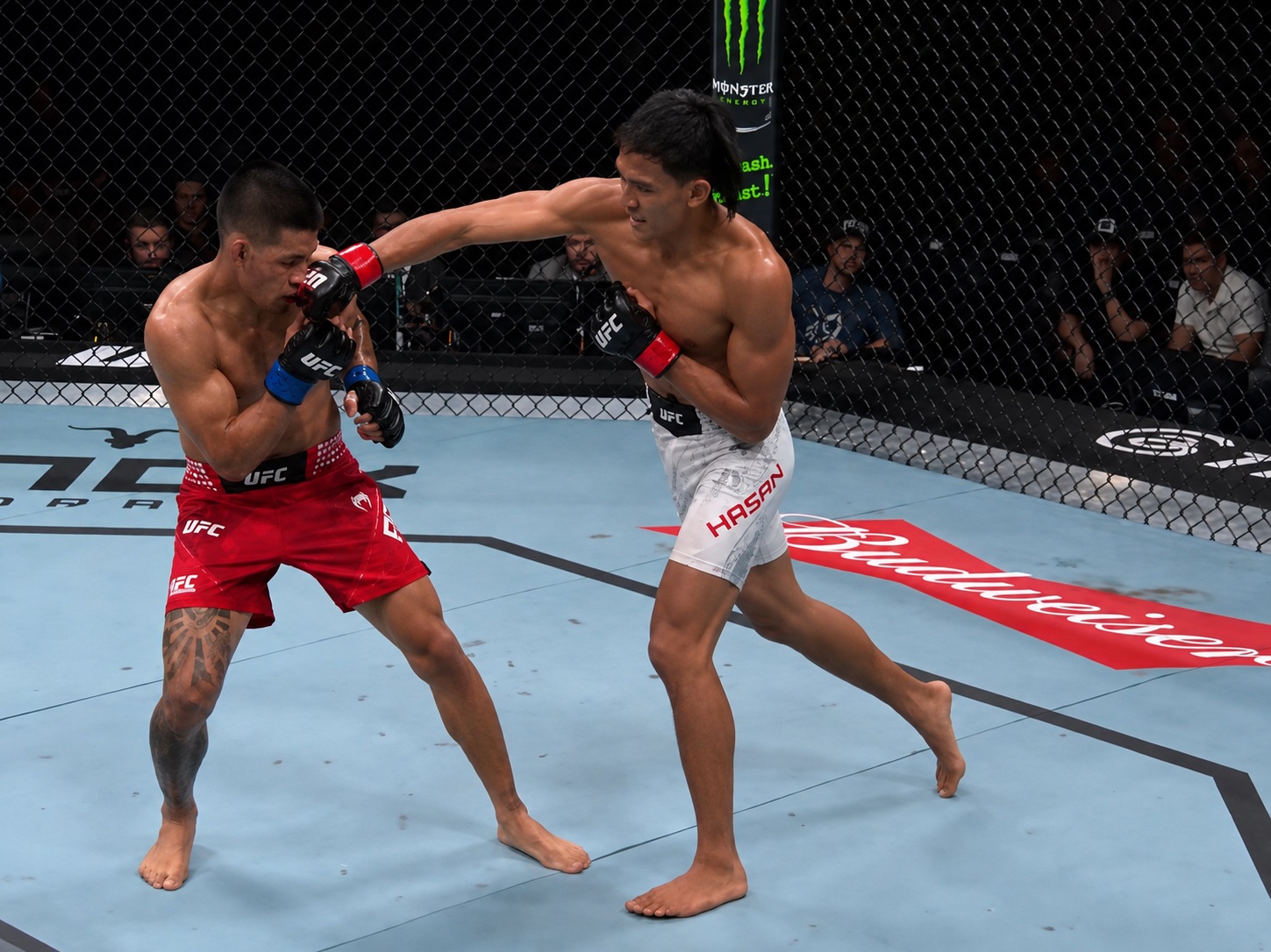 Bilal Hasan Tampil Menggila di UFC Shanghai, Nilson Rojas Tumbang KO Ronde 2