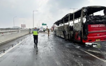 bus terbakar di tol