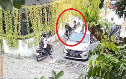 Viral Aksi Arogan Pengendara Mobil Pukul Pemotor di Jogja dan Buang Kunci Motornya