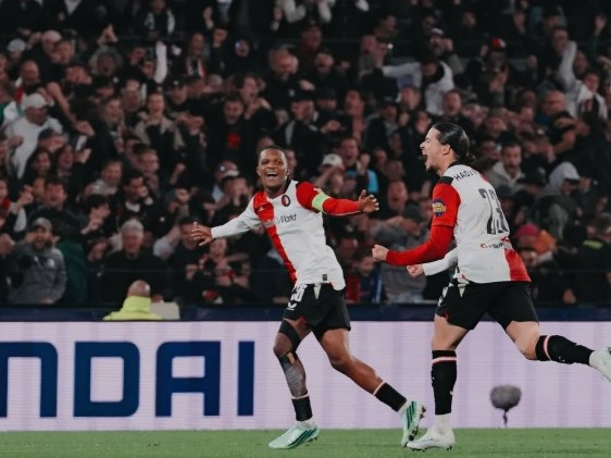 Como Tumbang 2-3 dari Feyenoord, Diao Berakhir dengan Cedera