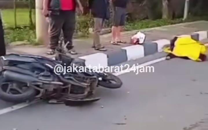 Kecelakaan di Jakarta Barat Hari Ini 18 Juli 2023, Pemotor Tewas Usai Tabrak Truk Sedang Berhenti