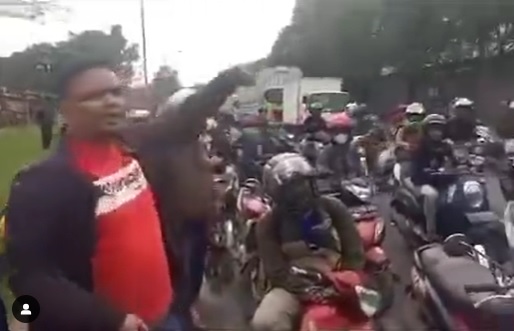 Massa Demo Buruh di Cikarang Bekasi Tutup Akses Jalan, Warga Ngamuk : Jangan Egois