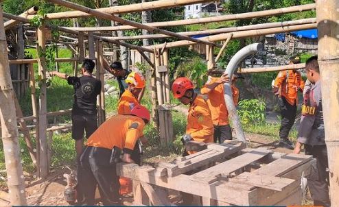 Lebih 3 Hari 8 Penambang Emas Terjebak Di Galian Banyumas, Kondisi ...