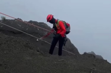Evakuasi WNA Brasil Jatuh di Gunung Rinjani Terkendala, Jalur ke Puncak Ditutup Sementara