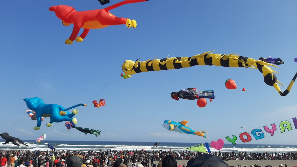 Festival Layang-layang Internasional di Pantai Parangkusumo 2023 ...