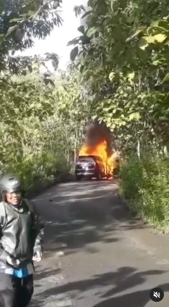 kebakaran mobil di Saptosari Gunung Kidul