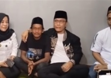 Moment Pertemuan Gus Miftah dan Sonhaji, Penjual Es Teh di Magelang yang Viral