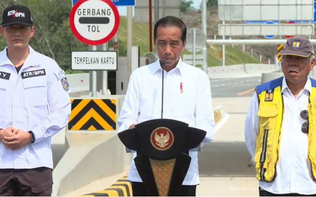Resmikan Jalan Tol Pekanbaru-Padang, Jokowi Sampaikan Pesan untuk Kepala Daerah