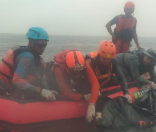 Kapal Dihantam Ombak Besar, Nelayan Tenggelam di Muara Kalibaru Ditemukan