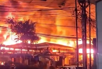 Kios Pasar Taman Puring Terbakar, Operasional TransJakarta Koridor 13 Lumpuh