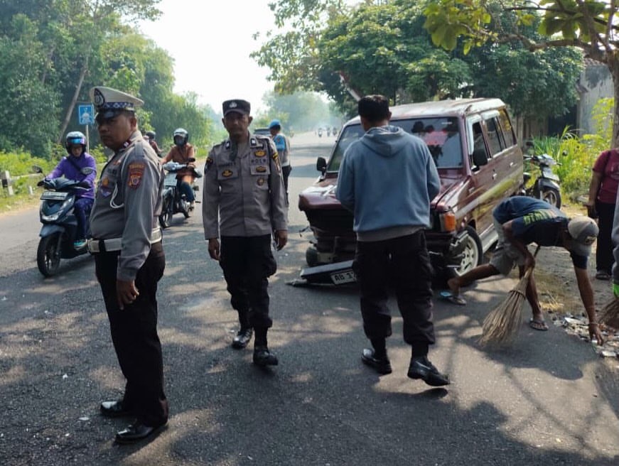 Honda City Diduga Masuk Jalur Berlawanan, Tabrakan dengan Toyota Kijang di Jalan Samas ...