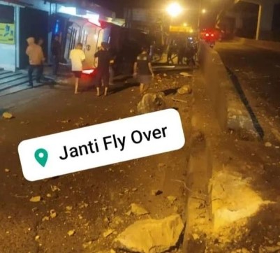kecelakaan bus tabrak trotoar di fly over Janti Jogja