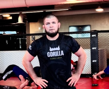 Viral Video Khabib Nurmagomedov Diusir dari Pesawat Gegara Kursi