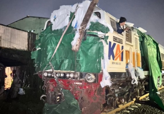 Imbas Laka Kereta Vs Truk di Kaligawe Semarang, Sopir MD Hingga Kemacetan Parah
