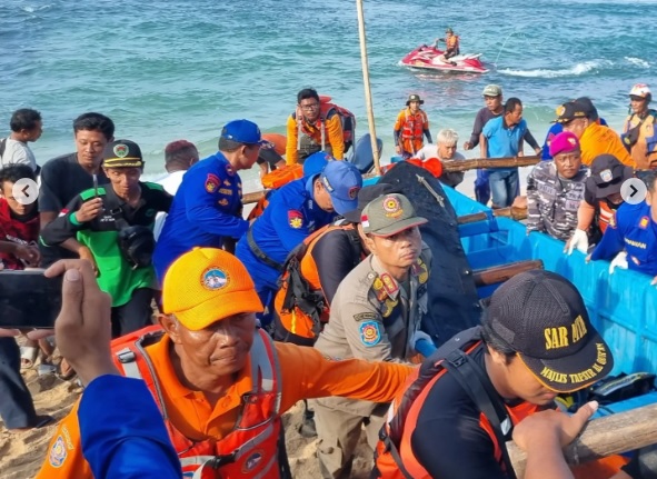 Sempat Hilang, Jasad Korban Laka Laut Pantai Drini Akhirnya Ditemukan Hari ini