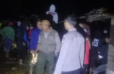 Bencana Tanah Longsor di Cisewu Garut Tewaskan Satu Keluarga, Mayat Berpelukan