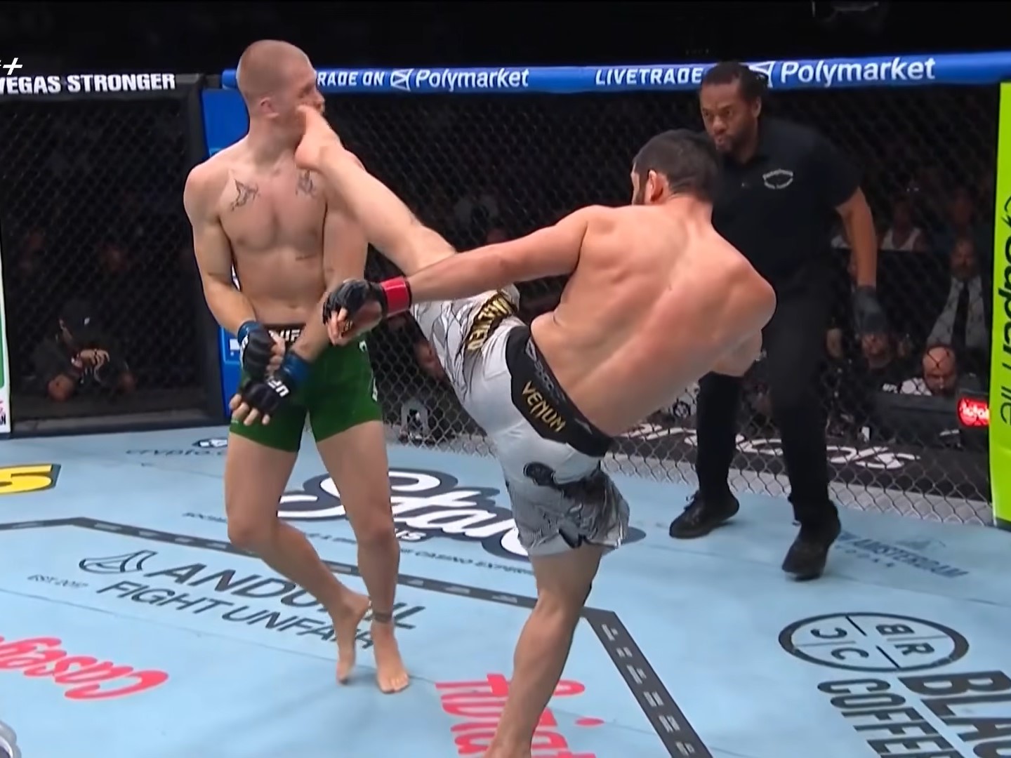 Islam Makhachev Kalahkan Ian Machado Garry, Pertahankan Gelar Welterweight UFC 330