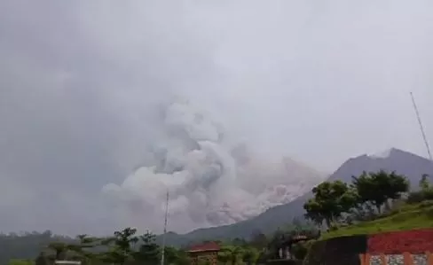Gunung Merapi Hari Ini Kembali Luncurkan Awan Panas, Hujan Abu Tipis di Magelang